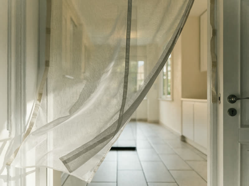 Mit Klettband (ohne Bohren) — Tür · Ohne Bohren